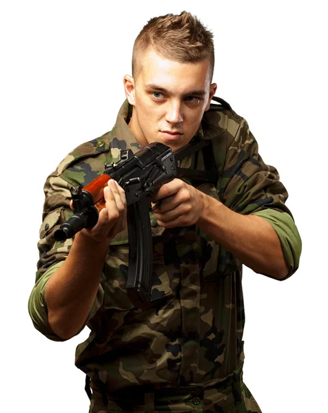 Portrait d'un soldat visé par une arme à feu — Photo