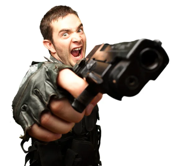 Soldat en colère tenant un pistolet — Photo