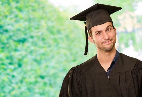 Porträtt av ung examen man — Stockfoto