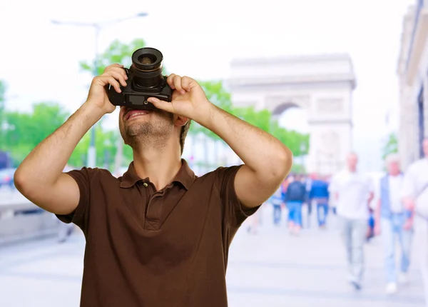 Portrait Of Young Man Capturing Photo — Stock Photo, Image