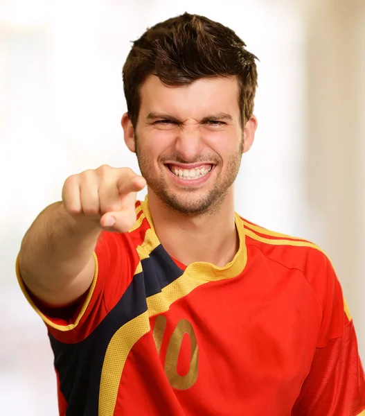 Jovem feliz apontando — Fotografia de Stock