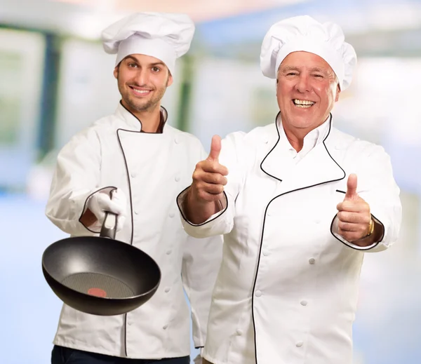 Retrato de dois feliz masculino Chef — Fotografia de Stock