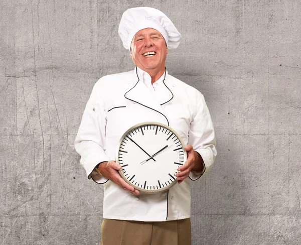 Potrait De Chef Mostrando Reloj —  Fotos de Stock