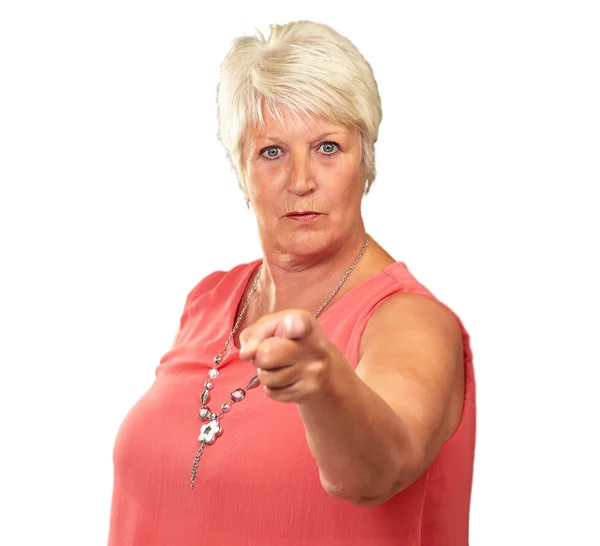 Porträt einer Seniorin, die mit dem Finger zeigt — Stockfoto