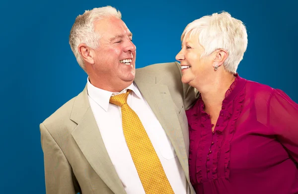 Retrato de una feliz pareja de ancianos —  Fotos de Stock