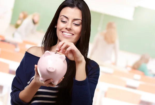 Portrait Of A Young Girl Holding A Piggy Bank — Stock Photo, Image