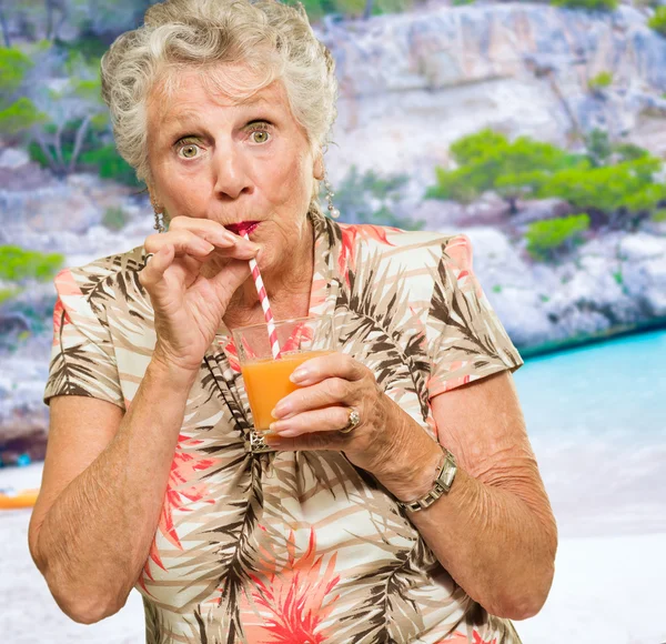 Woman Sipping Juice Through Straw — Stock Photo, Image