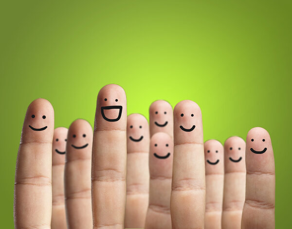 Doigts avec des visages souriants — Photo