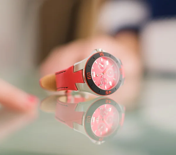 Primer plano del reloj de pulsera —  Fotos de Stock