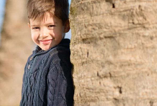 快乐微笑的男孩的肖像 — 图库照片