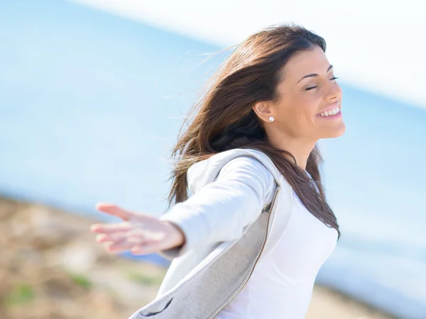 Pretty Woman On Beach — Stock Photo, Image