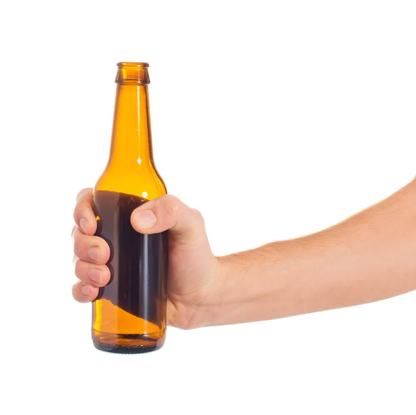 Nahaufnahme einer Hand, die eine leere Bierflasche hält — Stockfoto