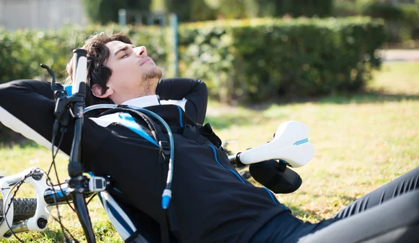 Young Male Cyclist Relaxing — Stock Photo, Image