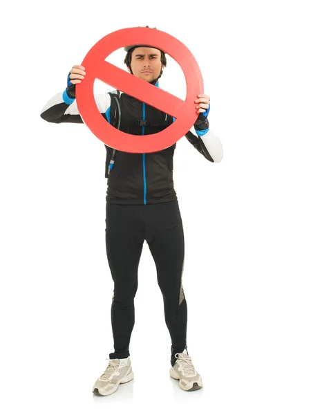 Jonge mannelijke wielrenner houden verboden teken — Stockfoto