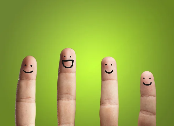 Nahaufnahme der Finger mit Smiley-Gesicht — Stockfoto