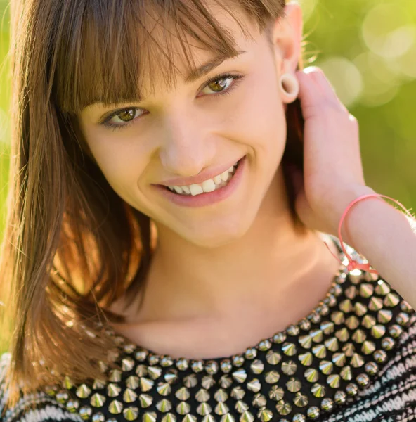 Porträt einer glücklichen Frau — Stockfoto