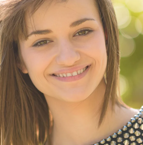 Retrato de mulher feliz — Fotografia de Stock