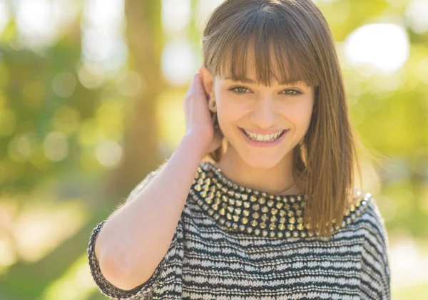 Portret van een gelukkige vrouw — Stockfoto