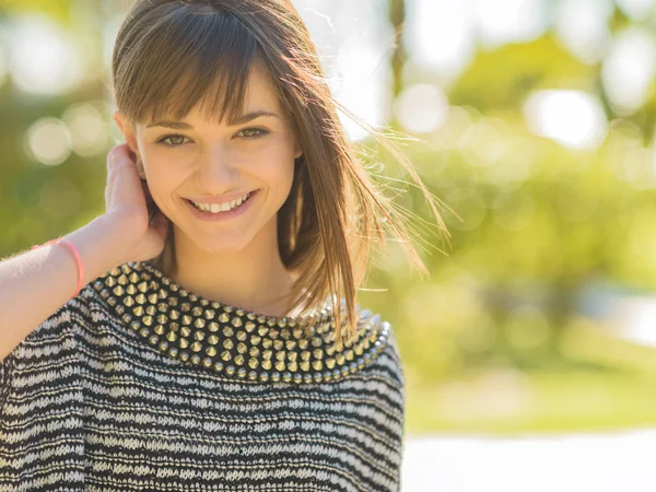 Porträt einer glücklichen Frau — Stockfoto