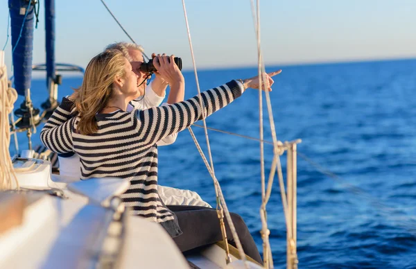 Gelukkige volwassen paar op vakantie — Stockfoto