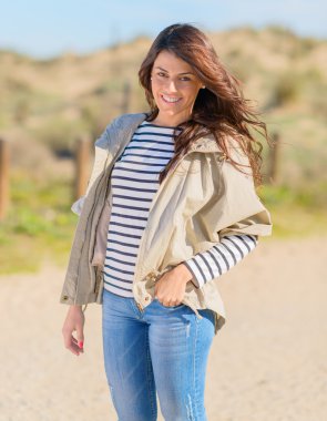 geçici işçi mutlu güzel kadın