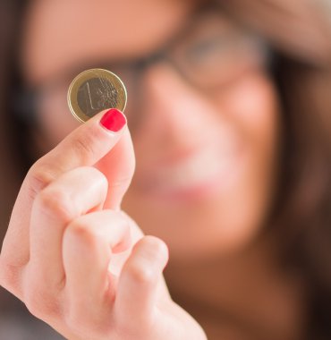 Euro para tutan mutlu kadın