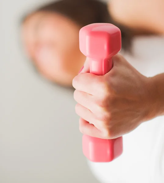 Woman Exercising With Dumbbells — Stock Photo, Image
