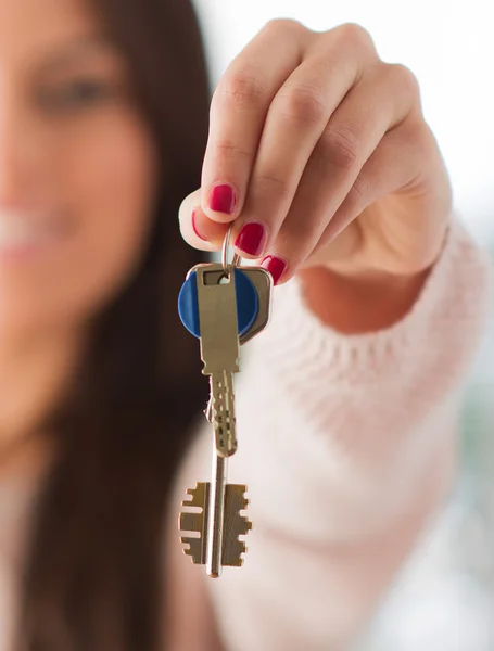 Woman Holding Key — Stock Photo, Image