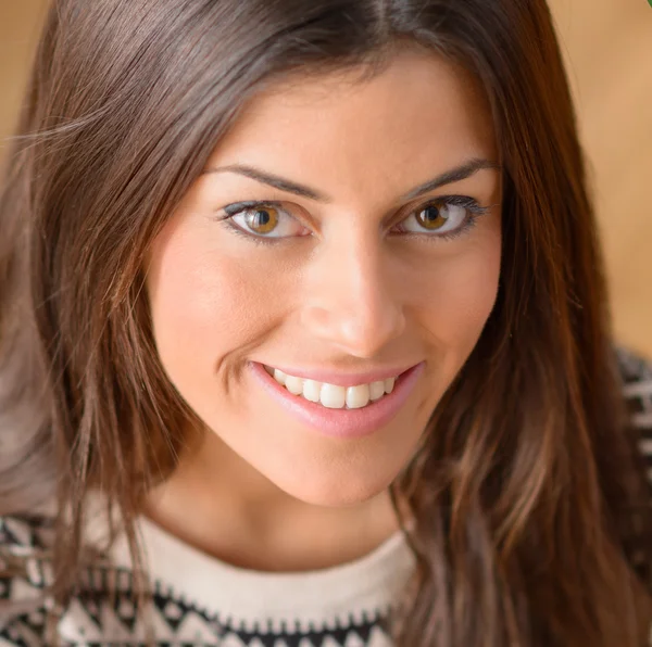 Portrait Of Happy Young Woman — Stock Photo, Image