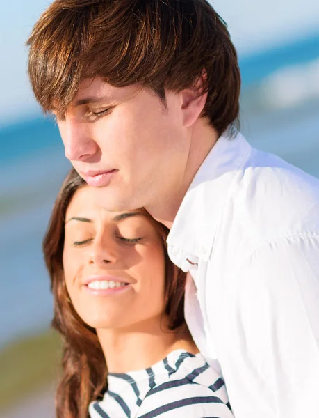Portrait Of Happy Young Couple — Stock Photo, Image
