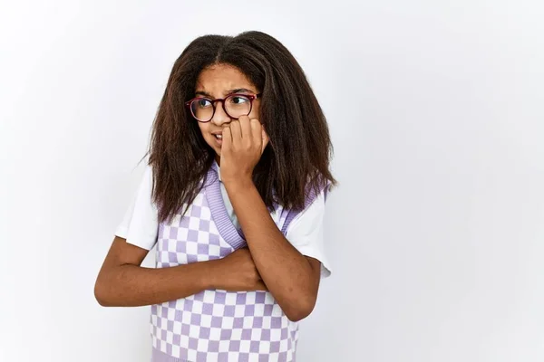 Young African American Girl Standing Isolated Background Looking Stressed Nervous — Stockfoto