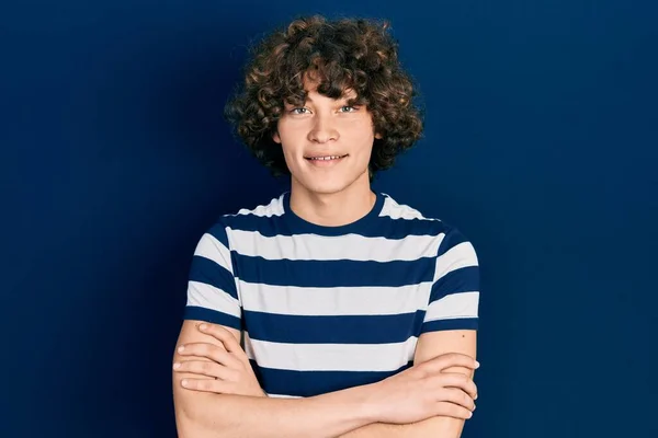 Hombre Joven Guapo Con Camiseta Rayas Casuales Cara Feliz Sonriendo — Foto de Stock