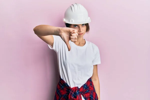 Junge Kaukasische Frau Mit Bollenhut Die Unglücklich Und Wütend Aussah — Stockfoto