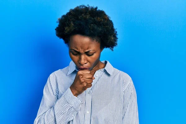 Jonge Afro Amerikaanse Vrouw Draagt Casual Kleding Die Zich Onwel — Stockfoto