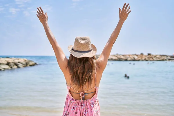 Brunette Femme Profiter Une Journée Été Plage — Photo