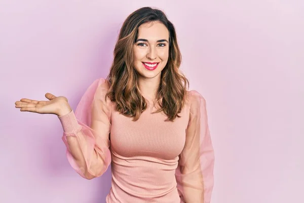 Young Hispanic Girl Wearing Casual Clothes Smiling Cheerful Presenting Pointing — Stock Photo, Image