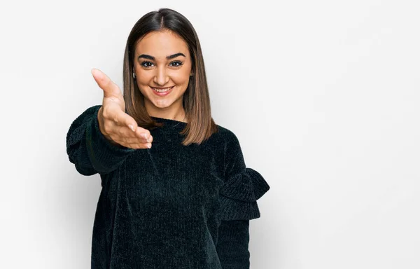 Schöne Brünette Frau Eleganten Pullover Die Freundlich Lächelt Und Zur — Stockfoto