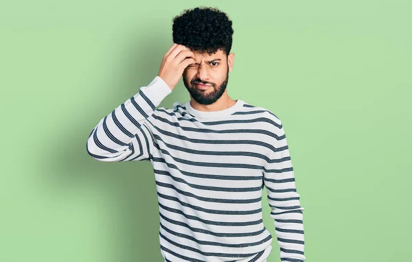 Jovem Árabe Com Barba Vestindo Camisola Listrada Casual Preocupado Estressado — Fotografia de Stock