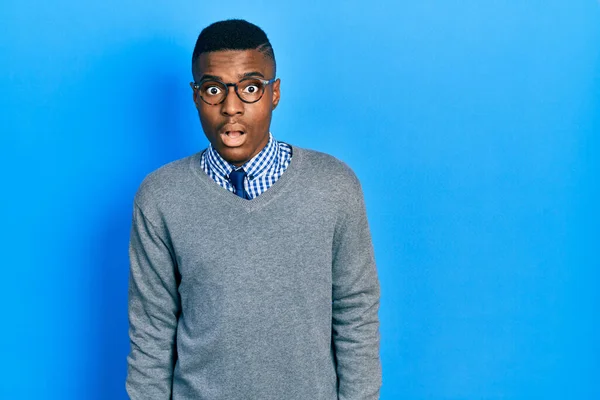 Joven Hombre Afroamericano Con Estilo Negocios Gafas Asustado Sorprendido Con — Foto de Stock