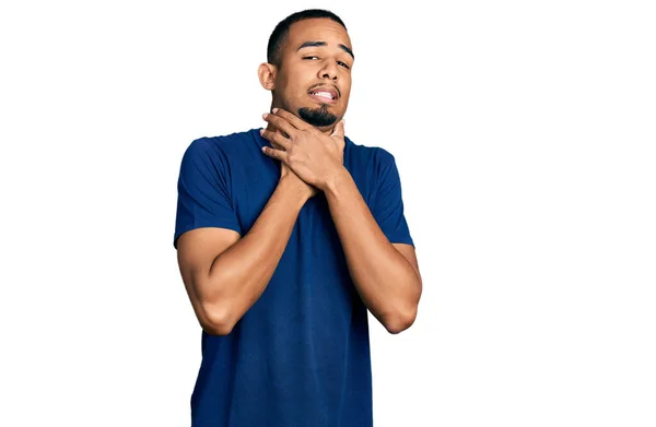 Jonge Afro Amerikaanse Man Draagt Casual Shirt Schreeuwen Stikken Omdat — Stockfoto