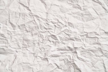 Kırışıklıkları olan beyaz buruşuk kağıt dokusu. Hasarlı ve yırtık çarşaf