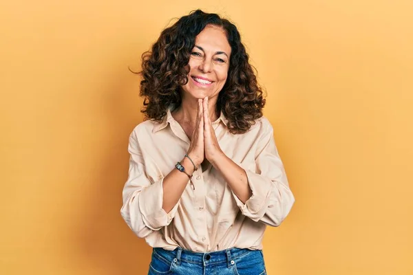 Middle Age Hispanic Woman Wearing Casual Clothes Praying Hands Together — Stock Photo, Image