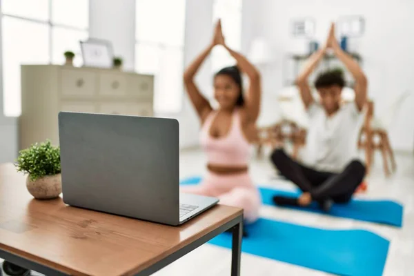 Young Latin Sporty Couple Smiling Happy Having Online Yoga Class — Stock Photo, Image