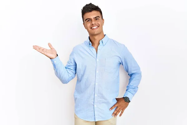 Jovem Hispânico Vestindo Camisa Negócios Sobre Fundo Isolado Sorrindo Alegre — Fotografia de Stock