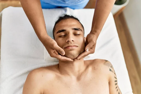 Man Reciving Head Massage Beauty Center — стоковое фото