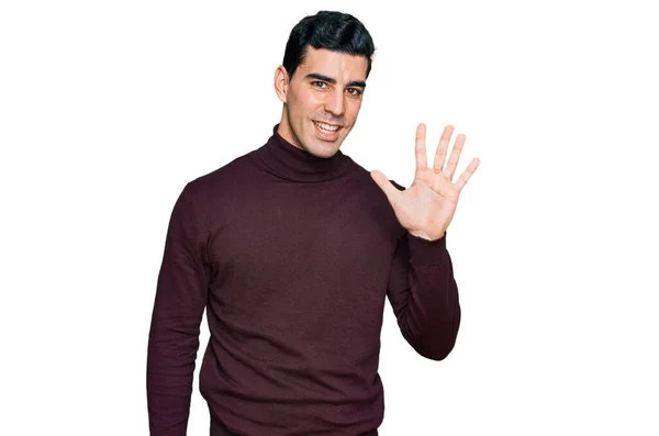 Hombre Hispano Guapo Usando Suéter Casual Cuello Alto Mostrando Apuntando —  Fotos de Stock