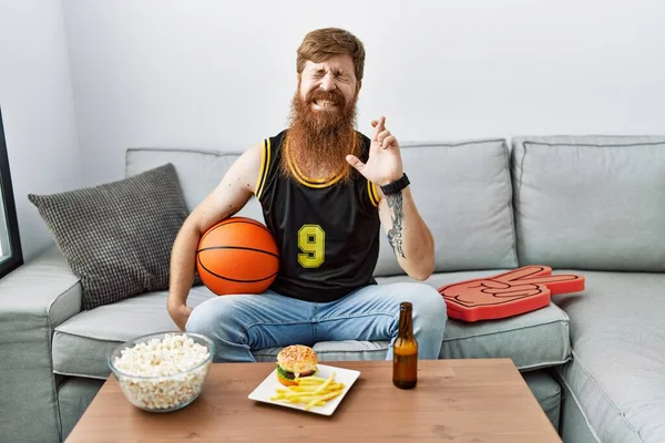 Caucasian Man Long Beard Holding Basketball Ball Cheering Game Gesturing — Stock Photo, Image