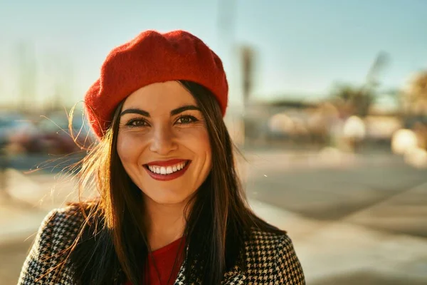 Young Hispanic Woman Smiling Happy Standing City — Stock Photo, Image