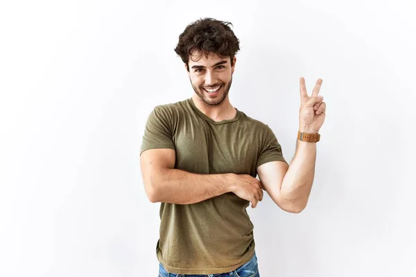 Homem Hispânico Sobre Fundo Branco Isolado Sorrindo Com Rosto Feliz — Fotografia de Stock