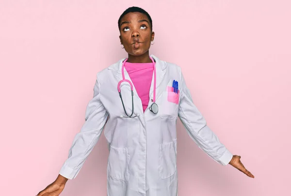 Young African American Woman Wearing Doctor Uniform Stethoscope Making Fish — Stock Photo, Image